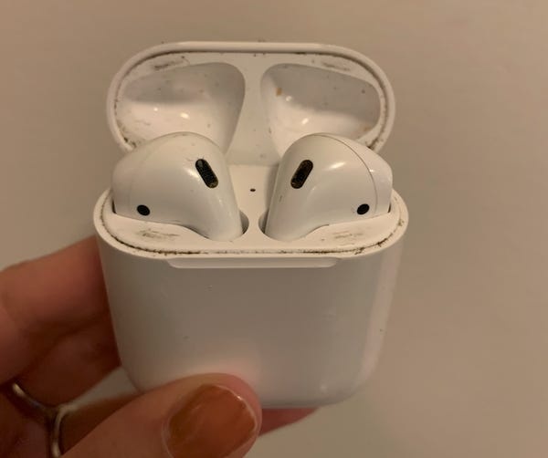 co nen mua AirPods cu anh 1