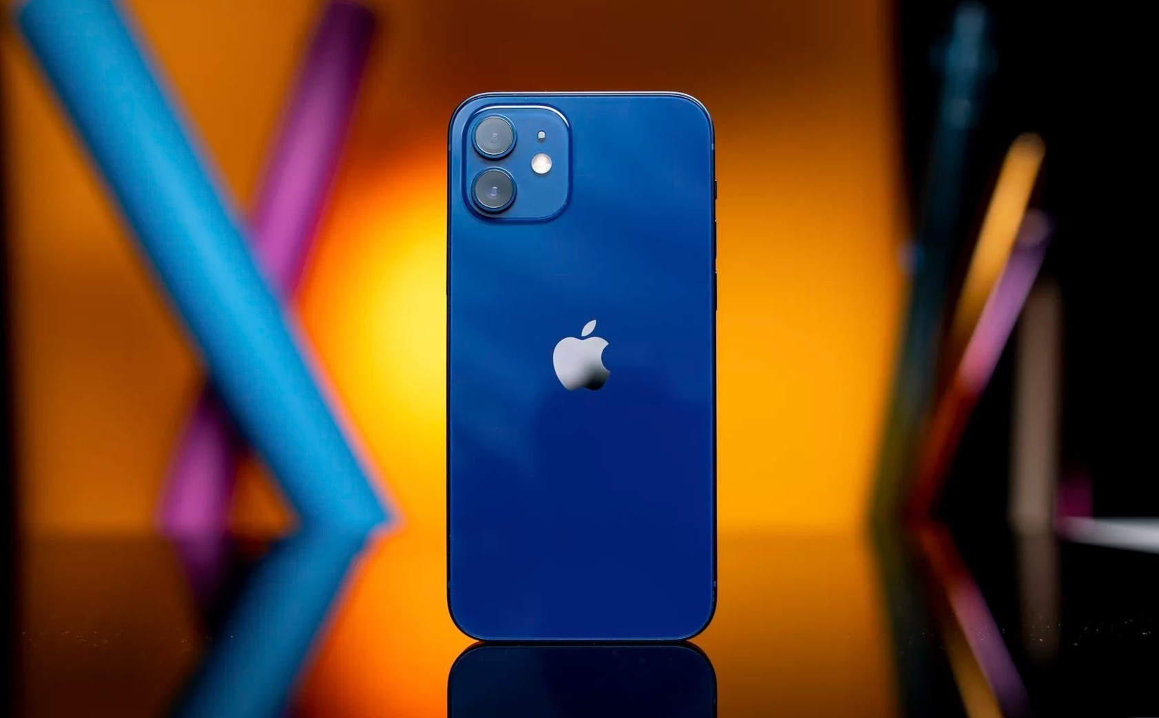 iPhone 12 co dung luong pin te hai hinh anh