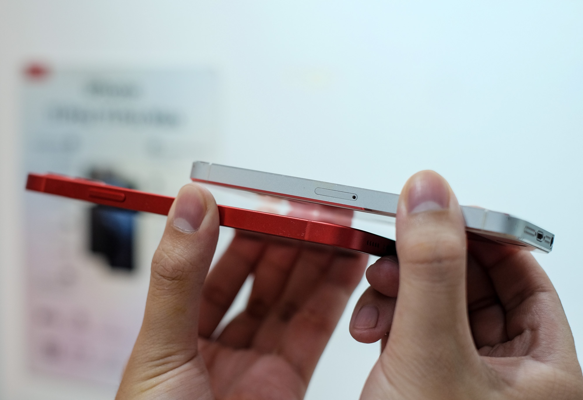 so sanh iphone 12 va iphone 5 anh 3