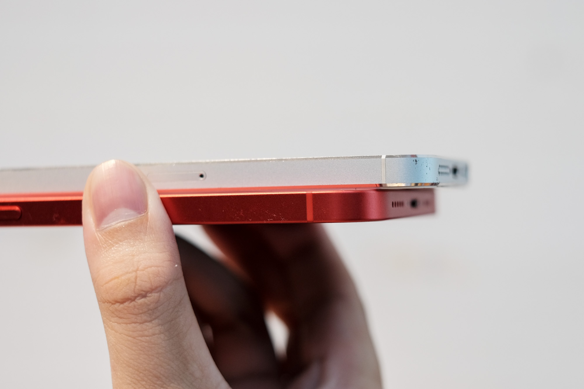 so sanh iphone 12 va iphone 5 anh 4