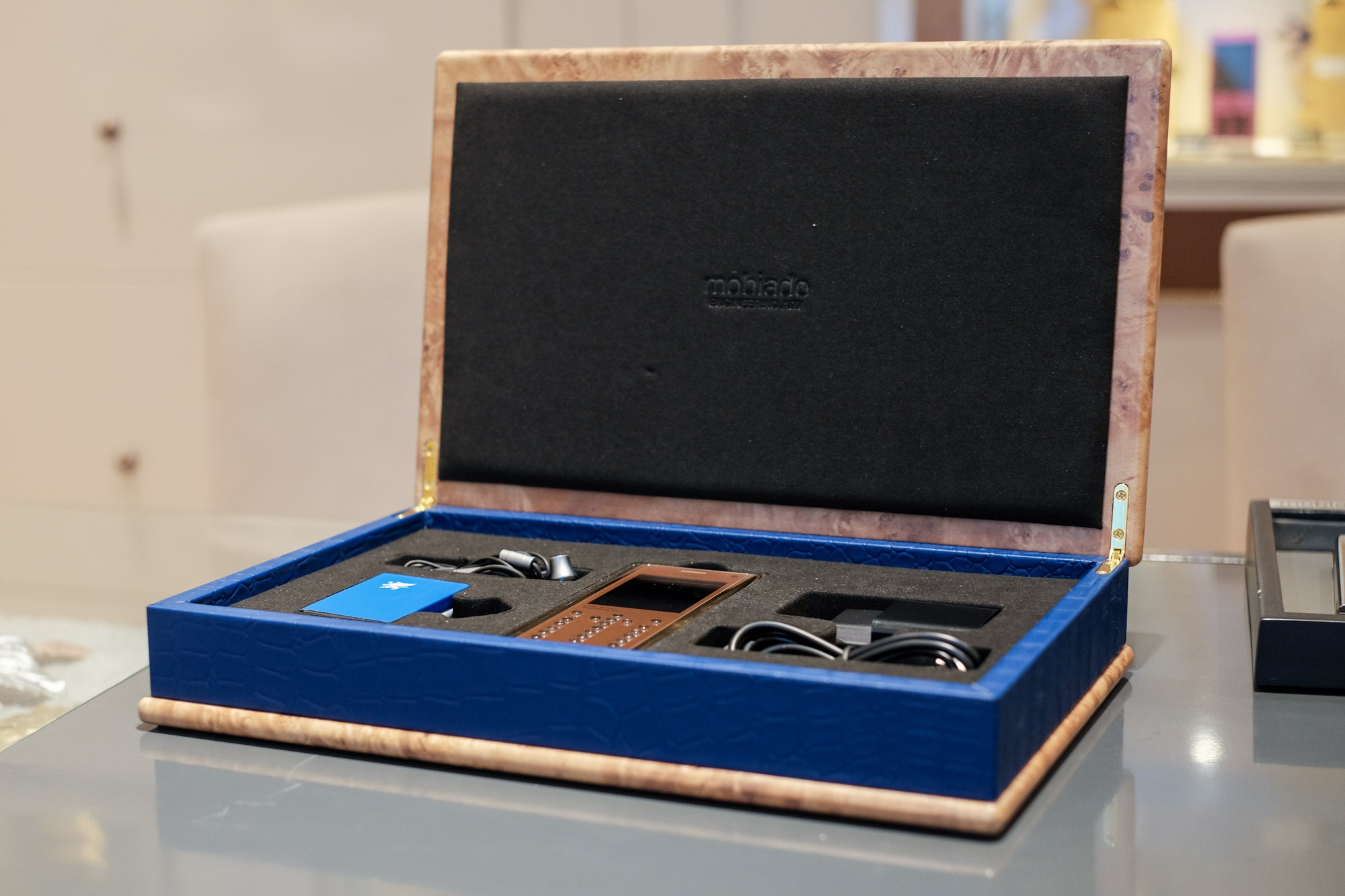 dien thoai sieu sang mobiado forma anh 10