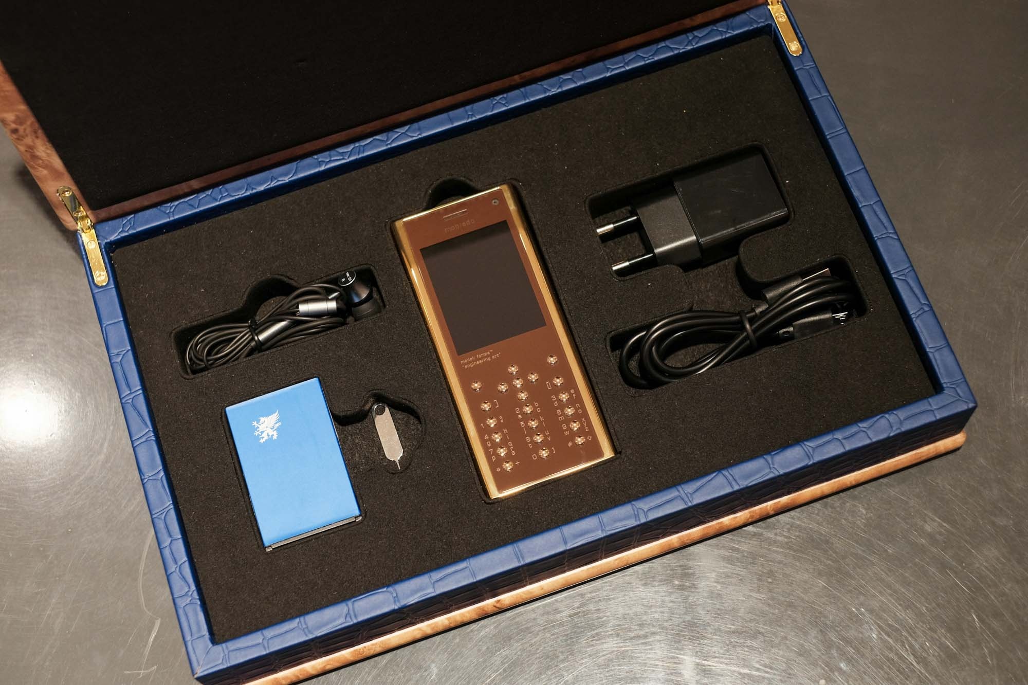 dien thoai sieu sang mobiado forma anh 11