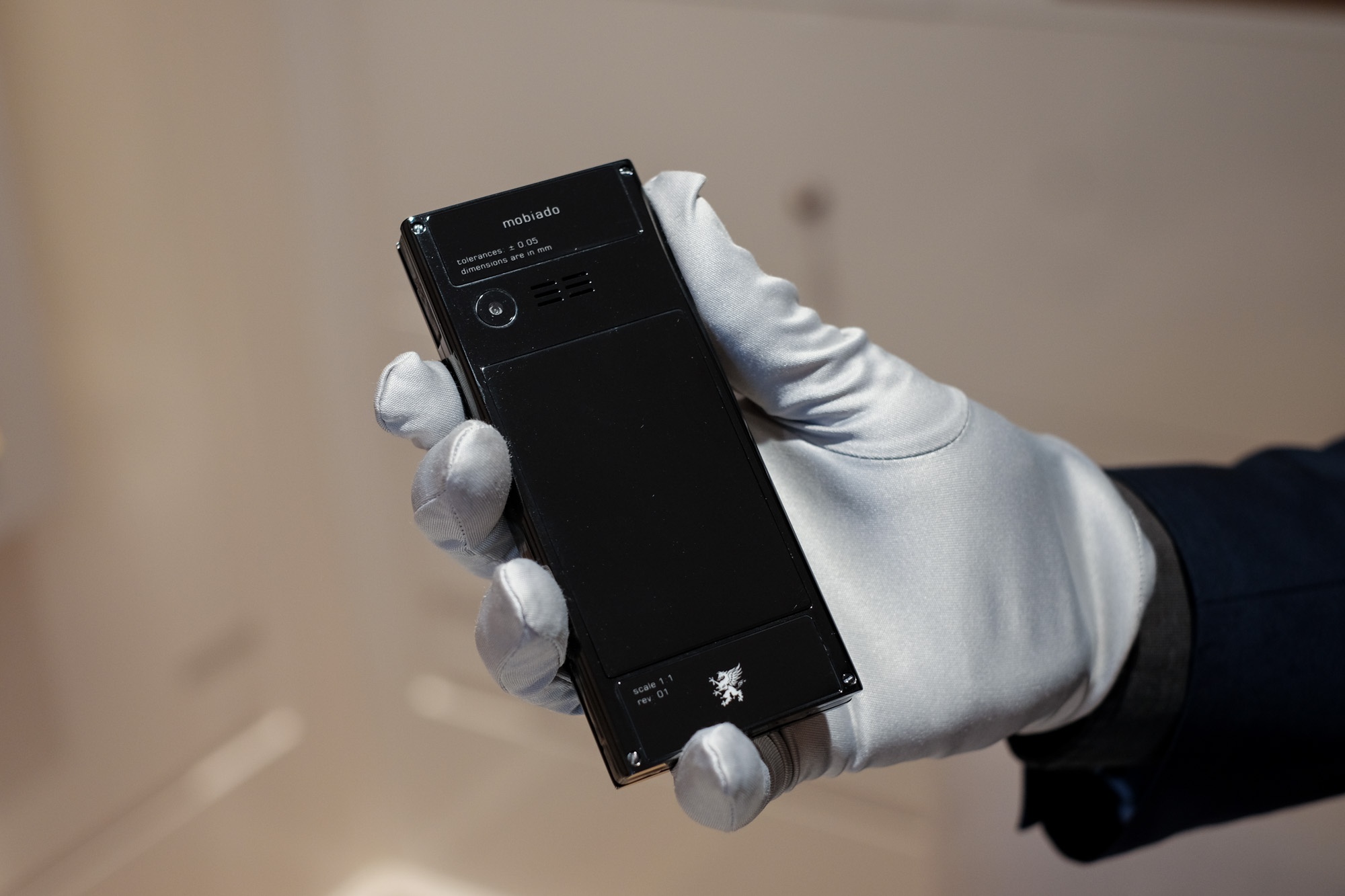 dien thoai sieu sang mobiado forma anh 13