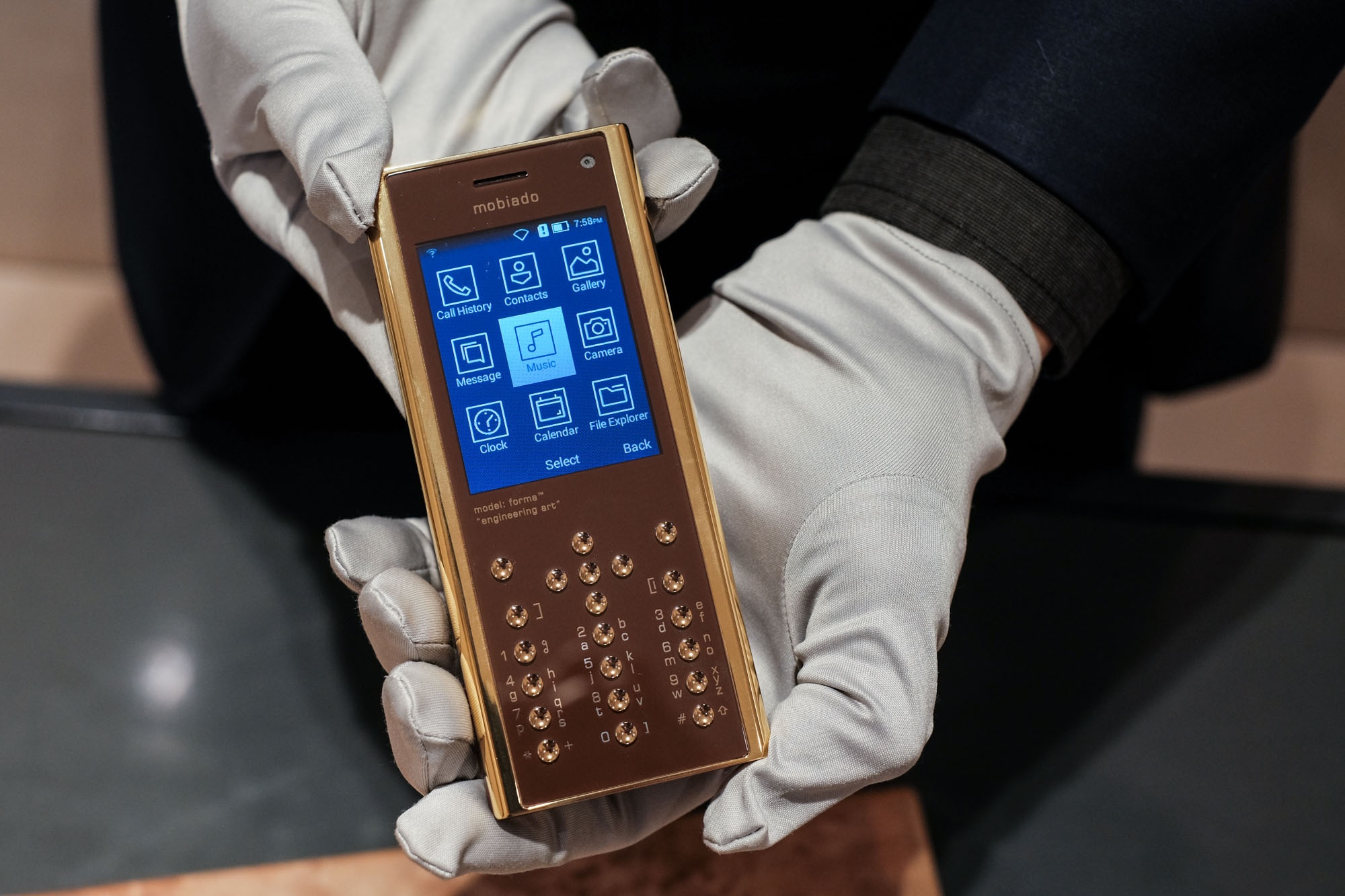 dien thoai sieu sang mobiado forma anh 15