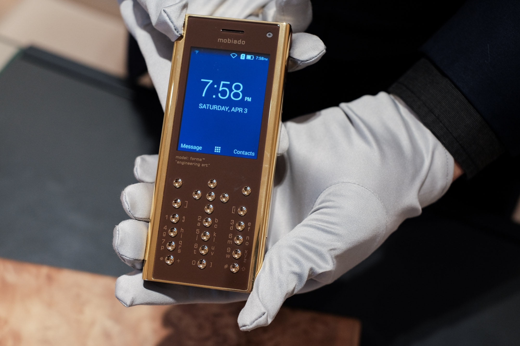 dien thoai sieu sang mobiado forma anh 1