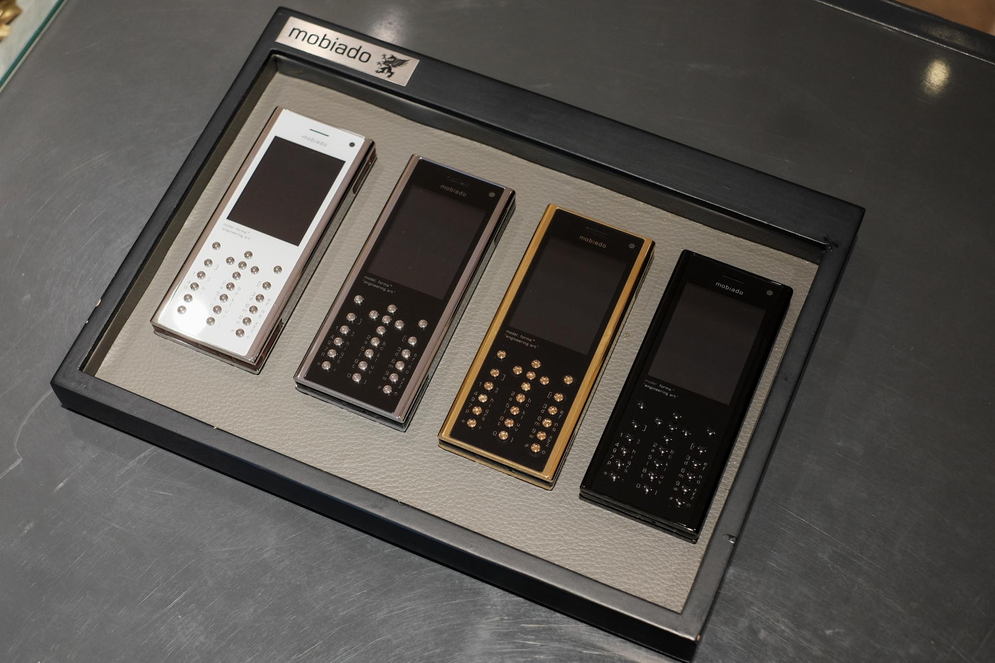 dien thoai sieu sang mobiado forma anh 2