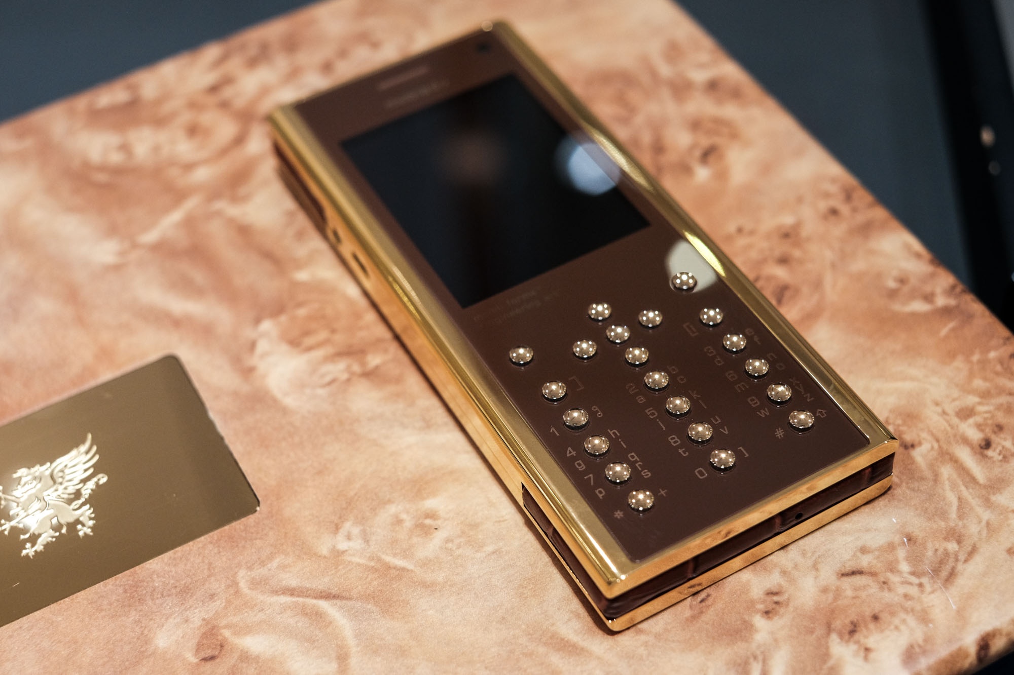 dien thoai sieu sang mobiado forma anh 3