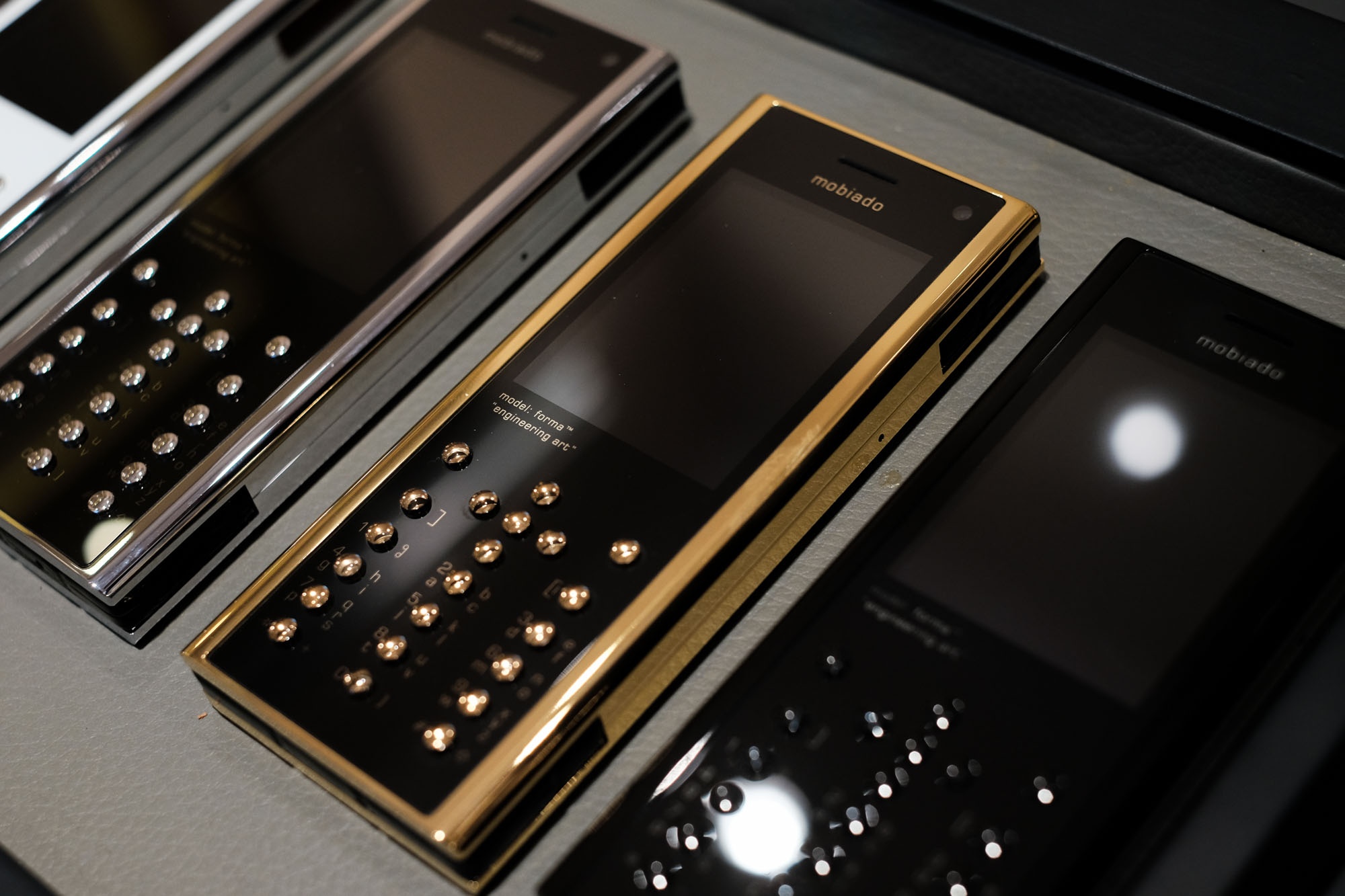 dien thoai sieu sang mobiado forma anh 4