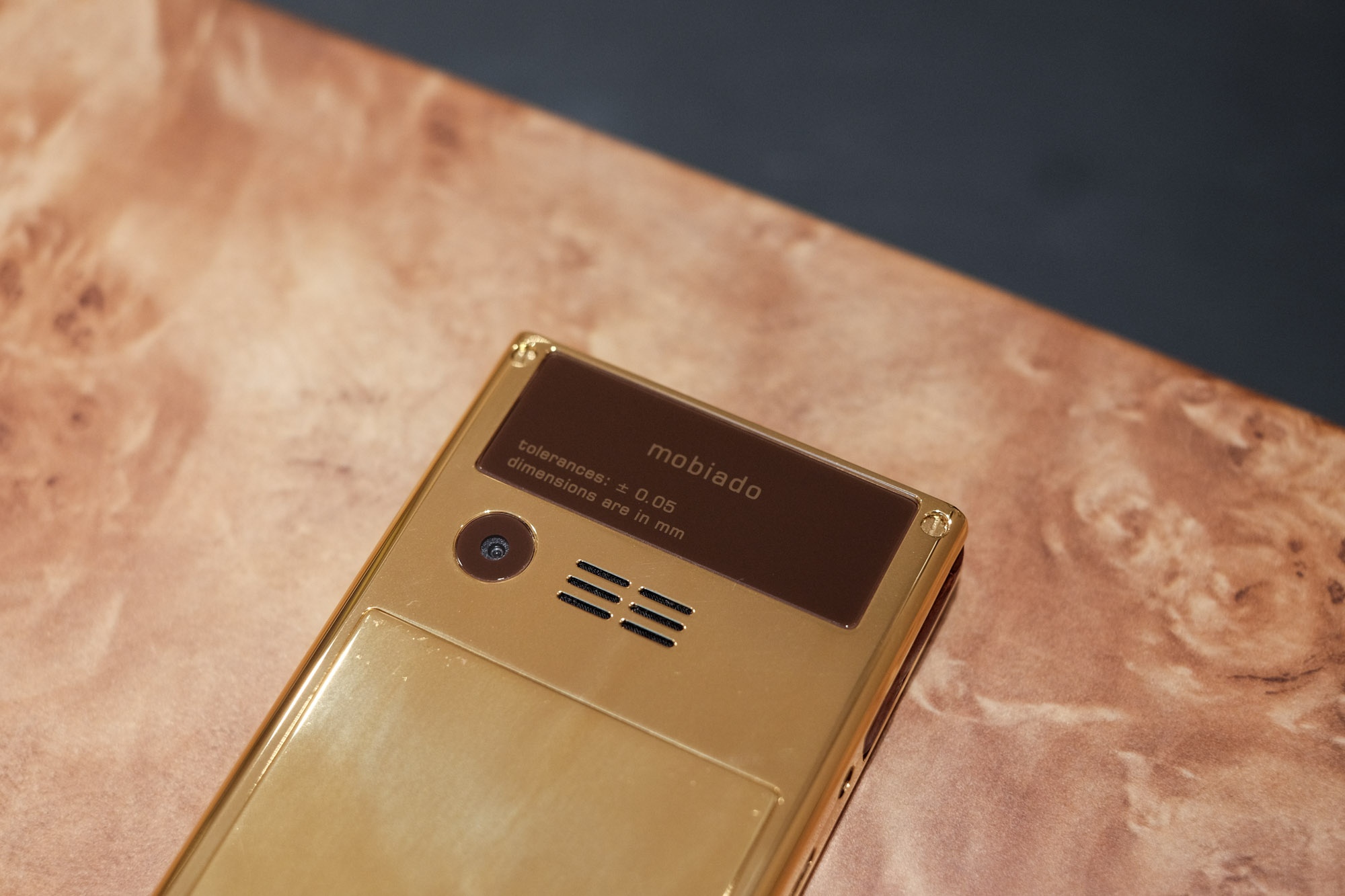 dien thoai sieu sang mobiado forma anh 5