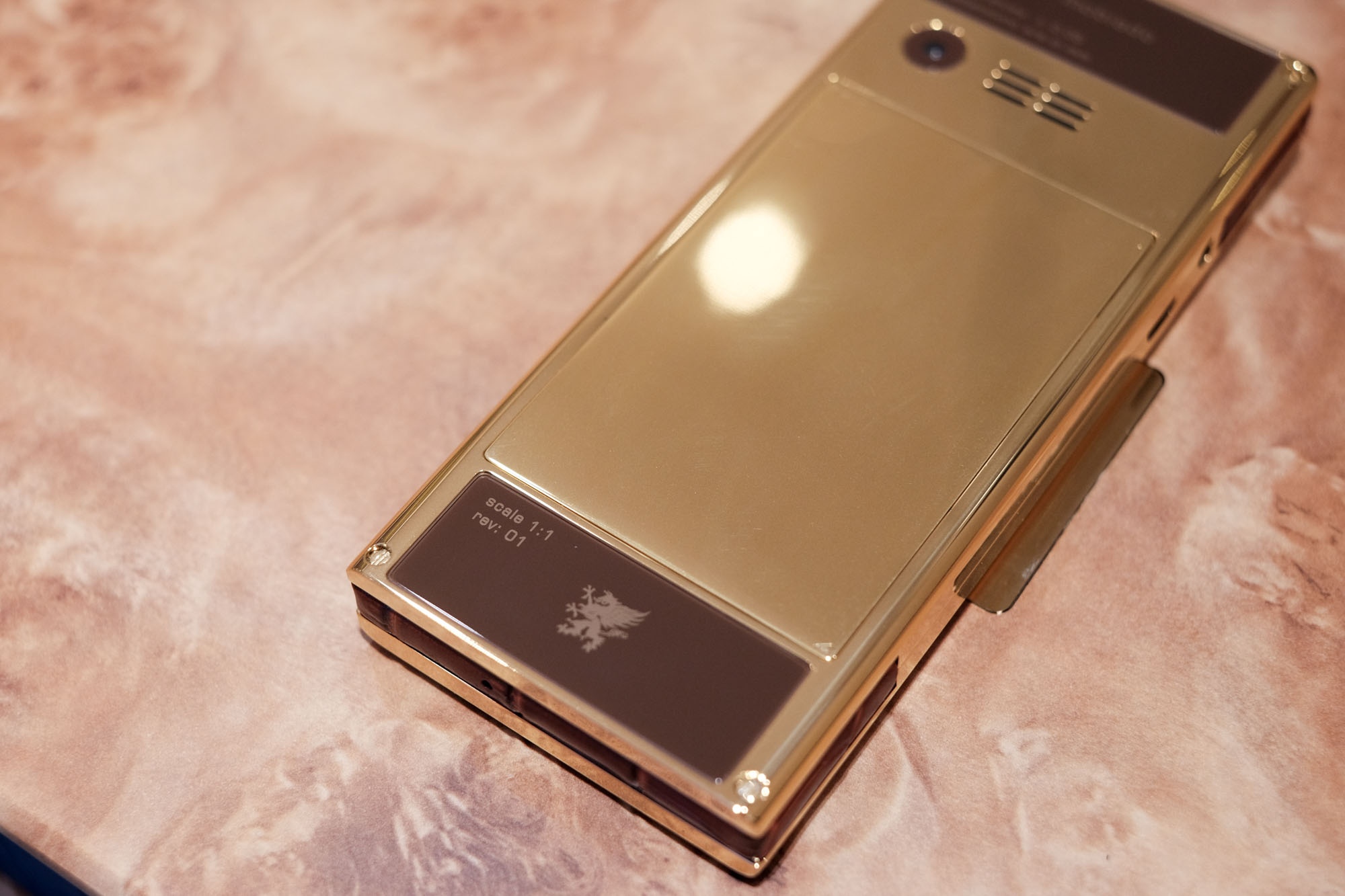 dien thoai sieu sang mobiado forma anh 6