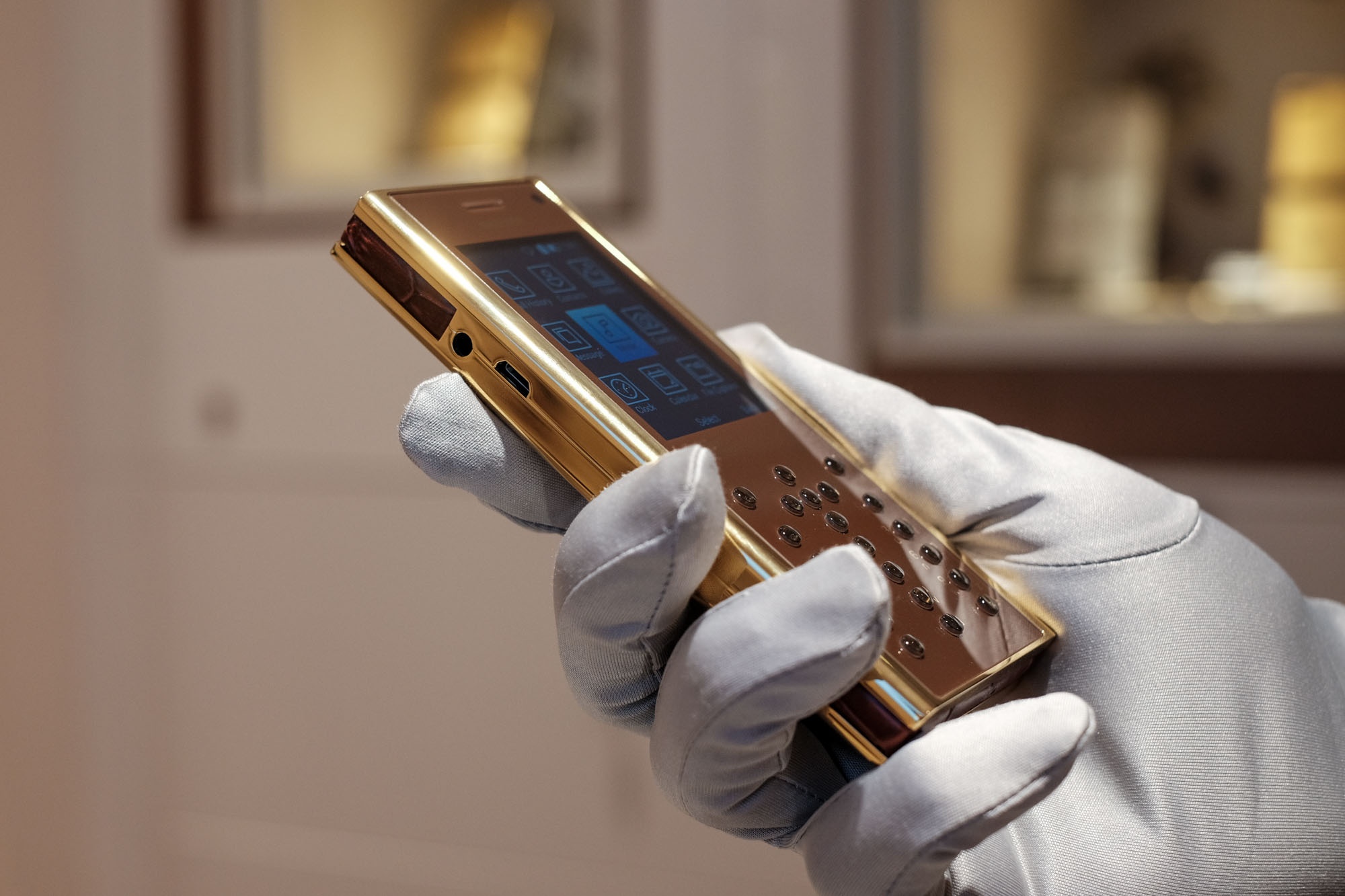 dien thoai sieu sang mobiado forma anh 8