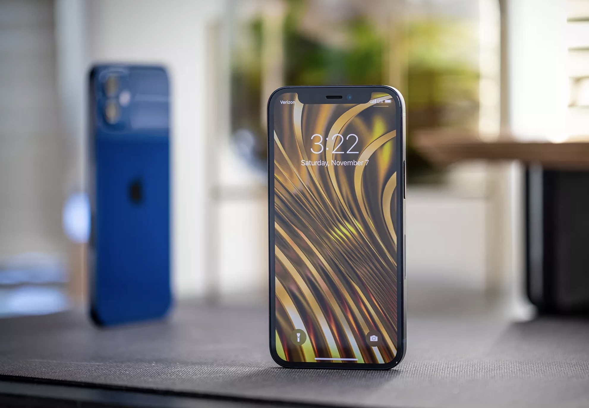 Apple sap co them doi tac lap rap iPhone? hinh anh