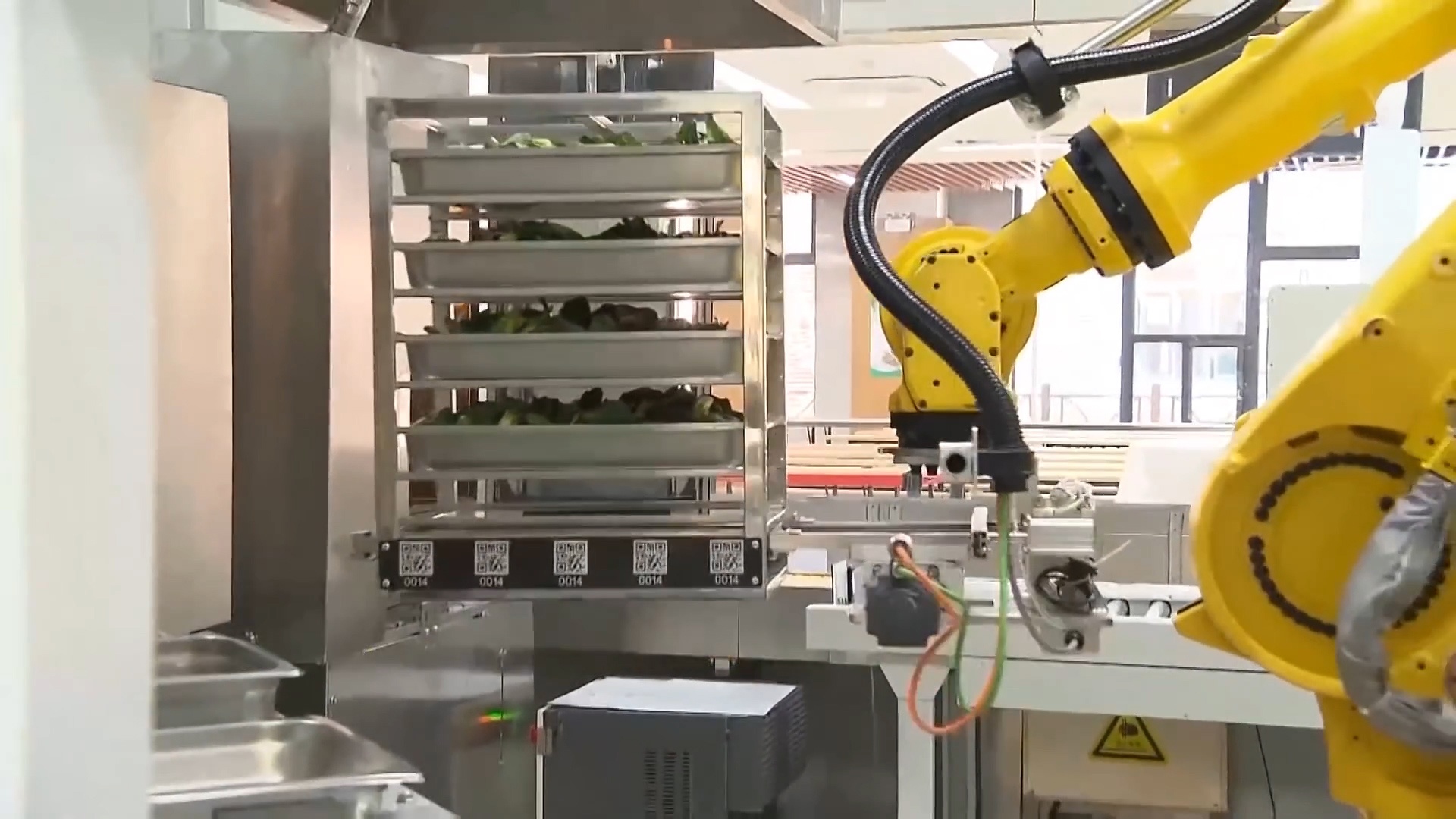 Robot nau 1.000 suat an trong 90 phut hinh anh