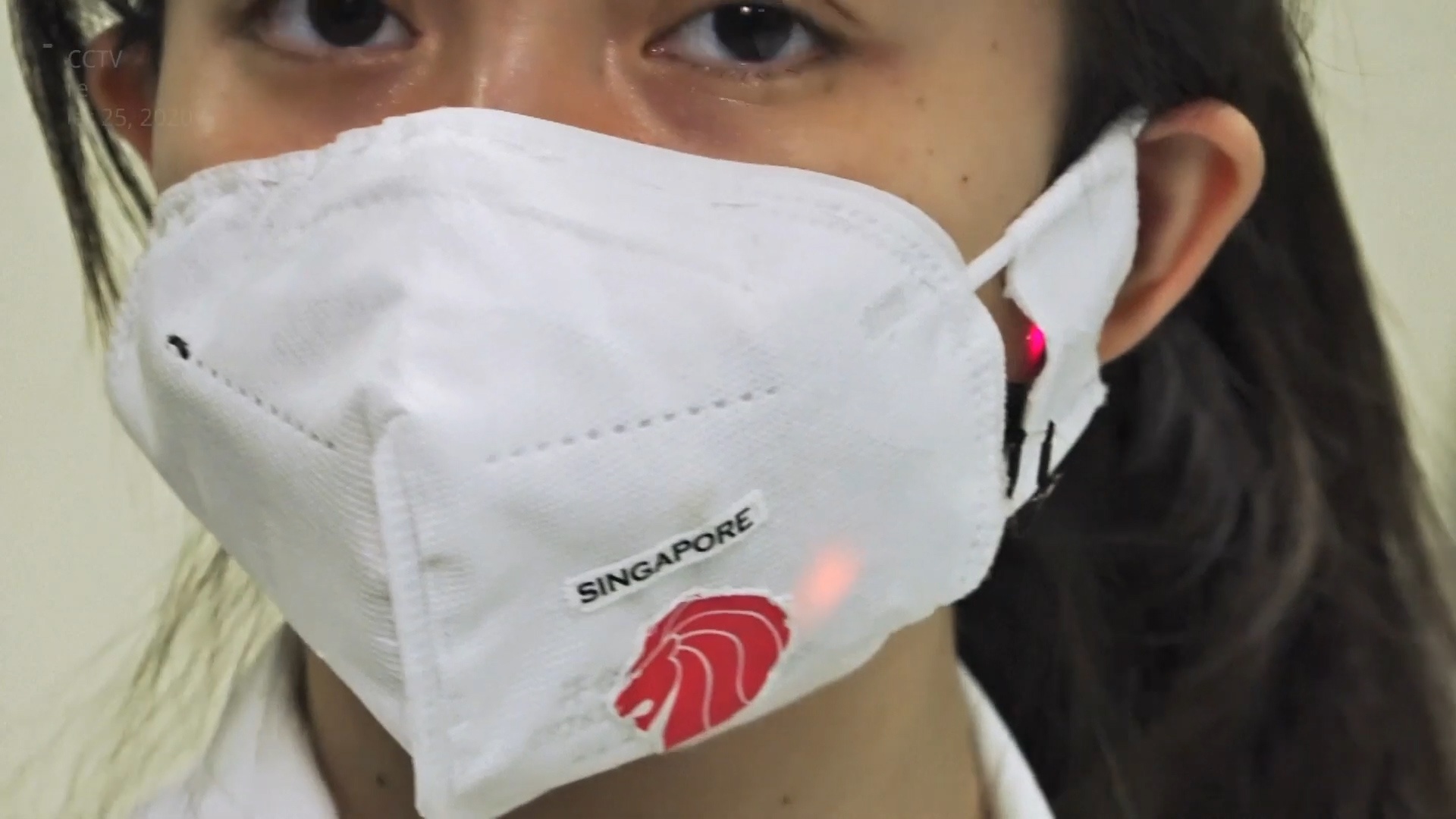 Khau trang thong minh giup phat hien va theo doi benh nhan Covid-19 hinh anh