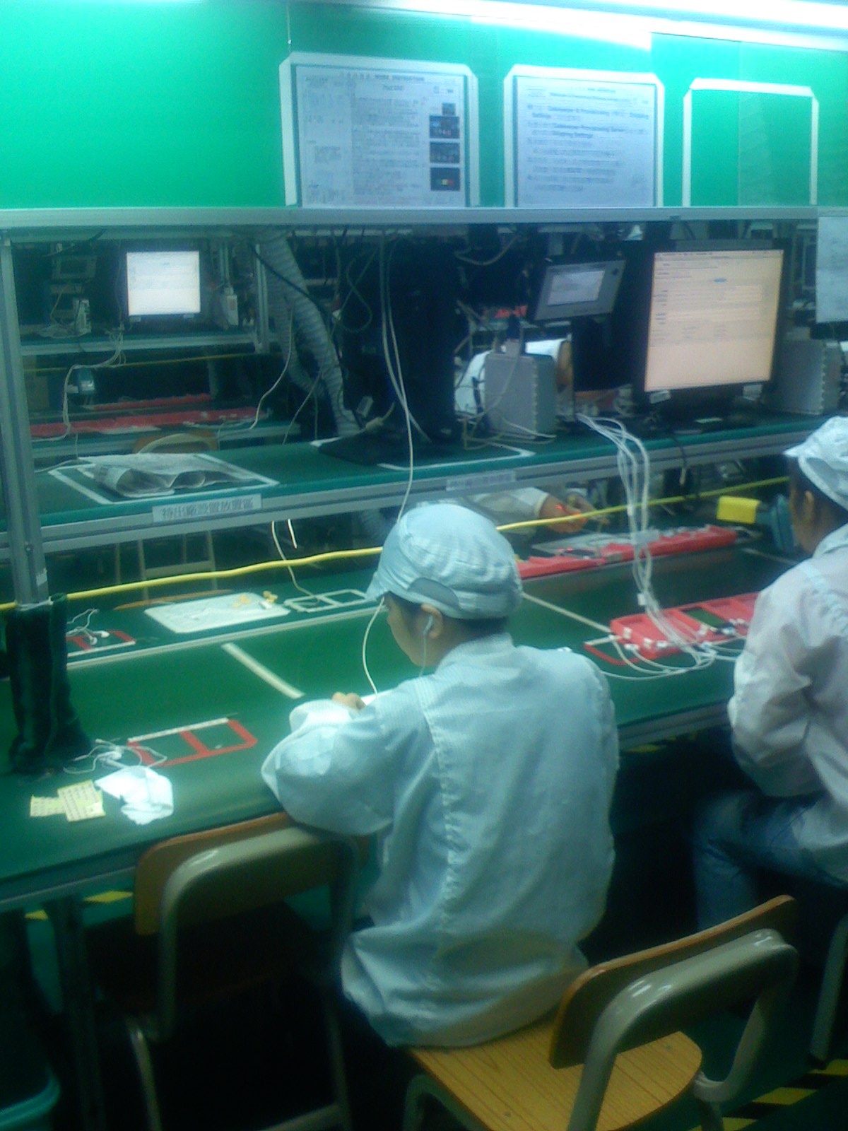 day chuyen san xuat iPhone doi dau anh 4