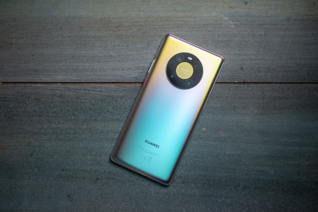 Ban lai hai dong smartphone cao cap chi la cach cuoi cung cua Huawei hinh anh