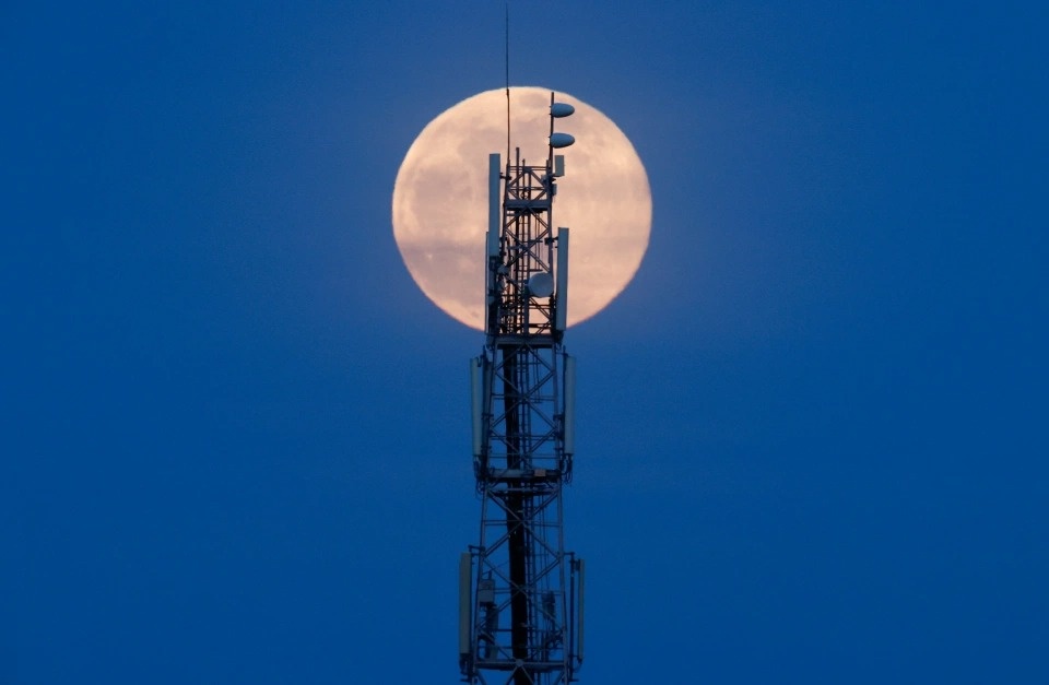 hien tuong sieu trang giun anh 3