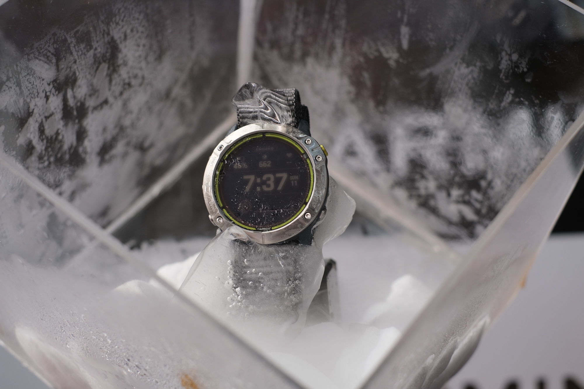 Dong ho luyen tap pin 65 ngay, gia 20 trieu tai Viet Nam hinh anh