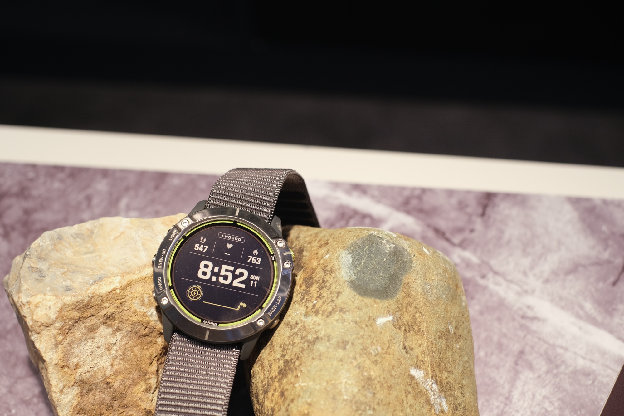 danh gia nhanh dong ho garmin enduro anh 3