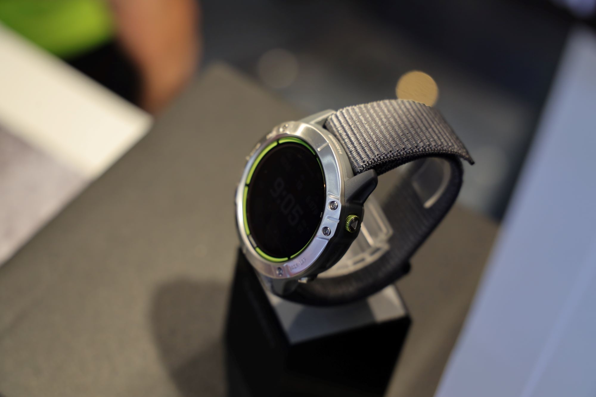 danh gia nhanh dong ho garmin enduro anh 8