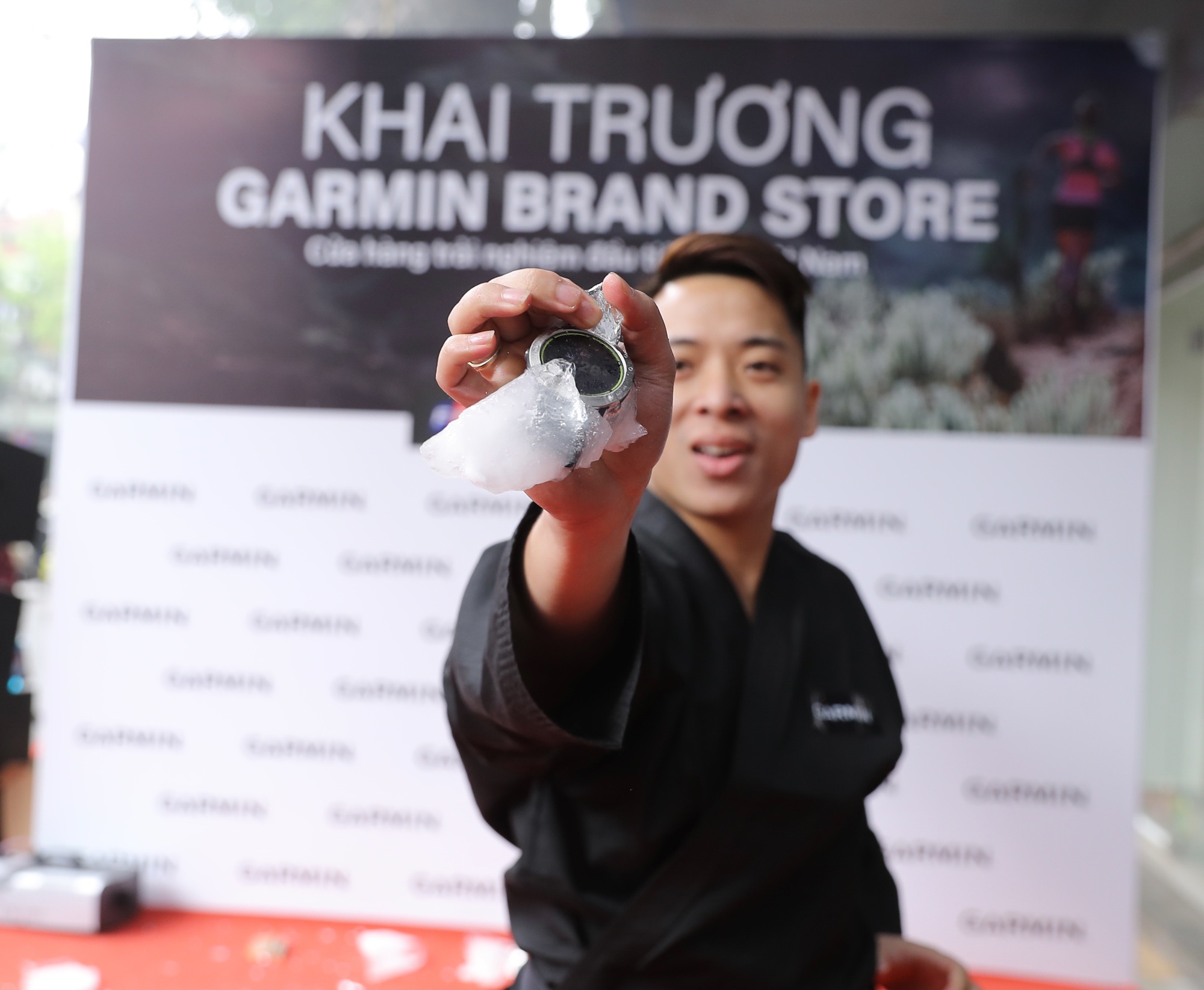 danh gia nhanh dong ho garmin enduro anh 6