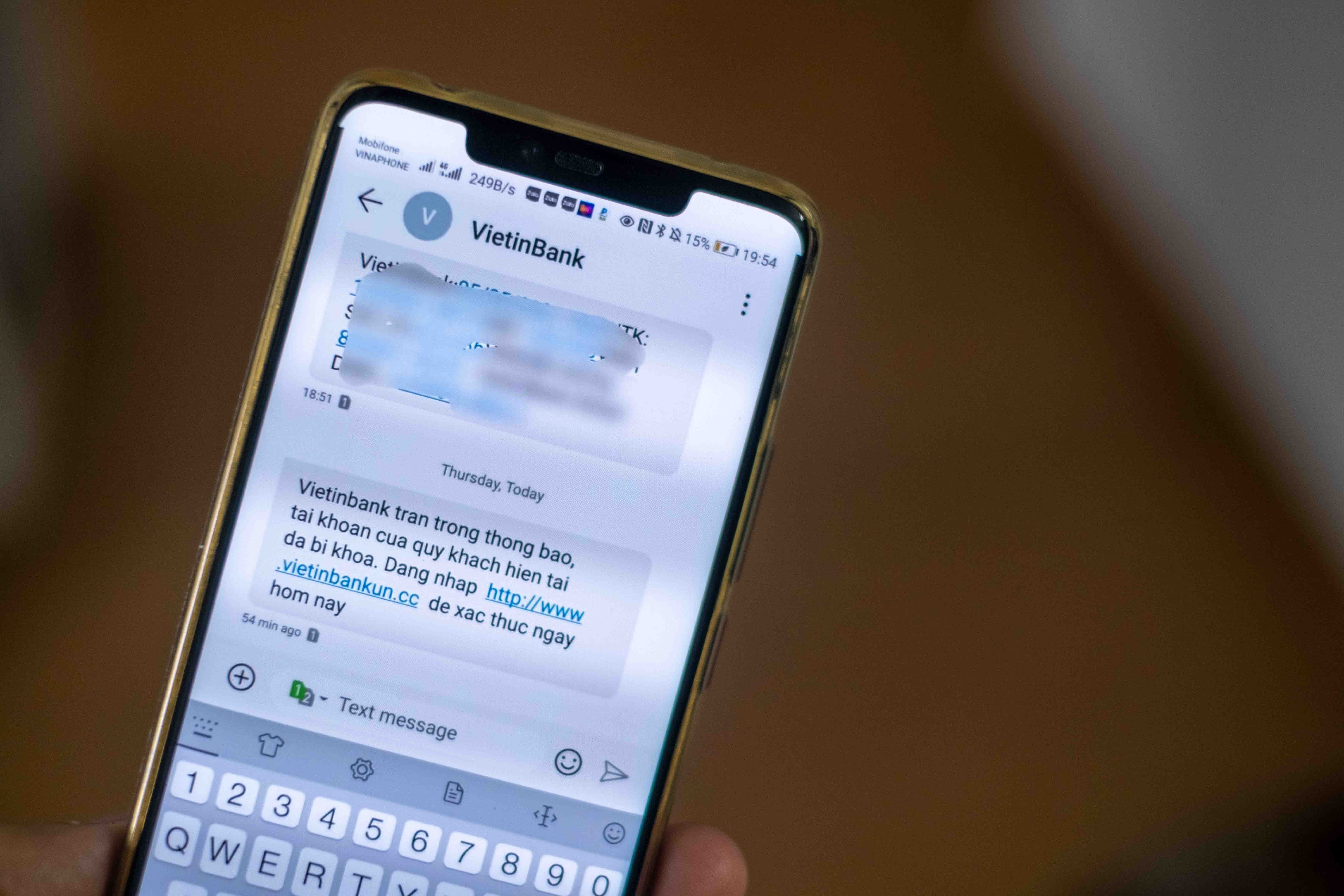 Nguoi dung VietinBank lai nhan SMS lua dao tu dau so ngan hang hinh anh