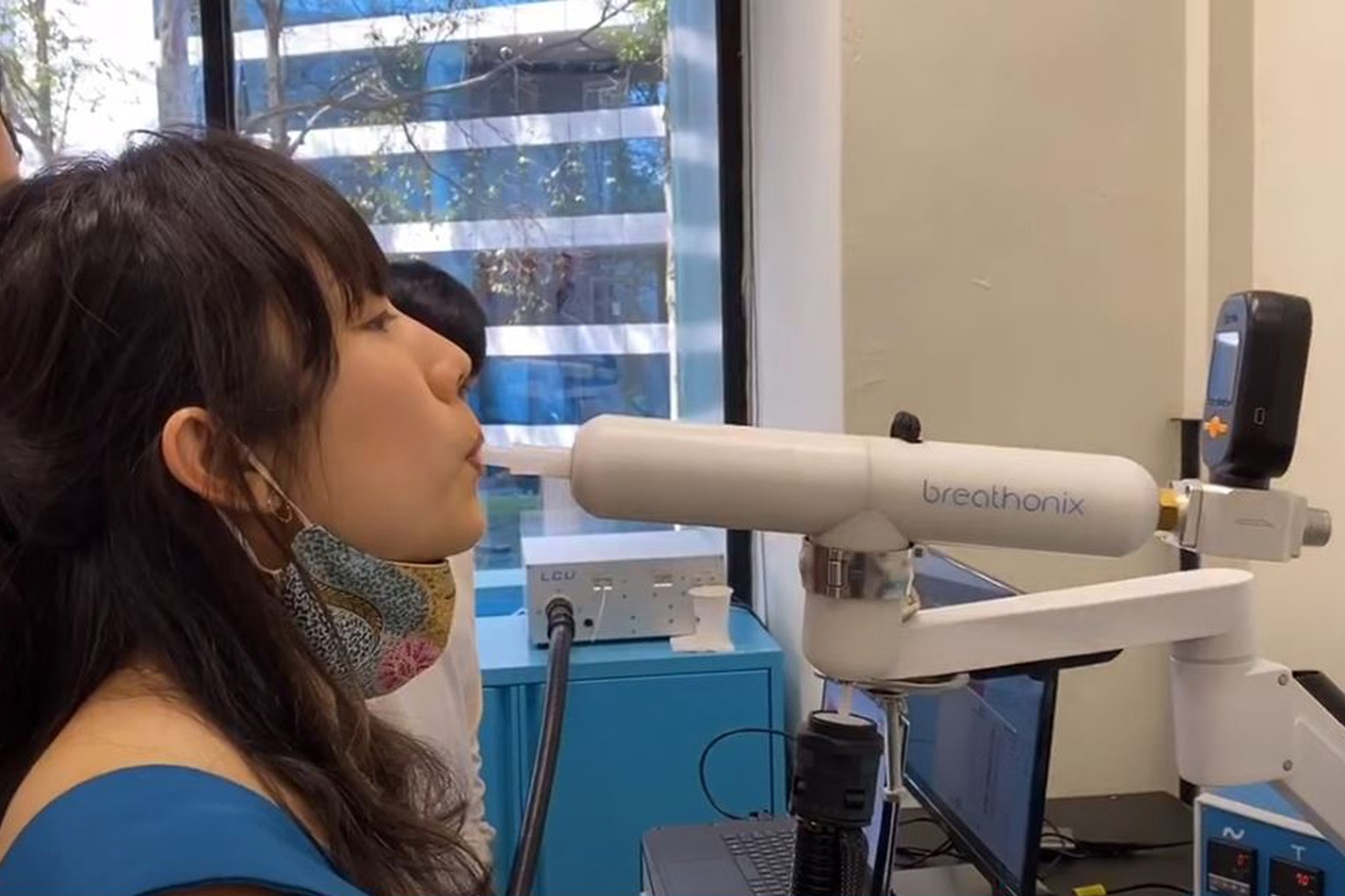 Vingroup xin mien thue lo may ho tro xet nghiem Covid-19 hinh anh