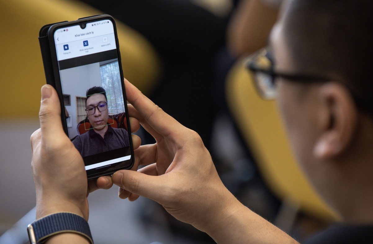 Chup anh, dinh vi GPS de quan ly nguoi cach ly tai nha o TP.HCM hinh anh