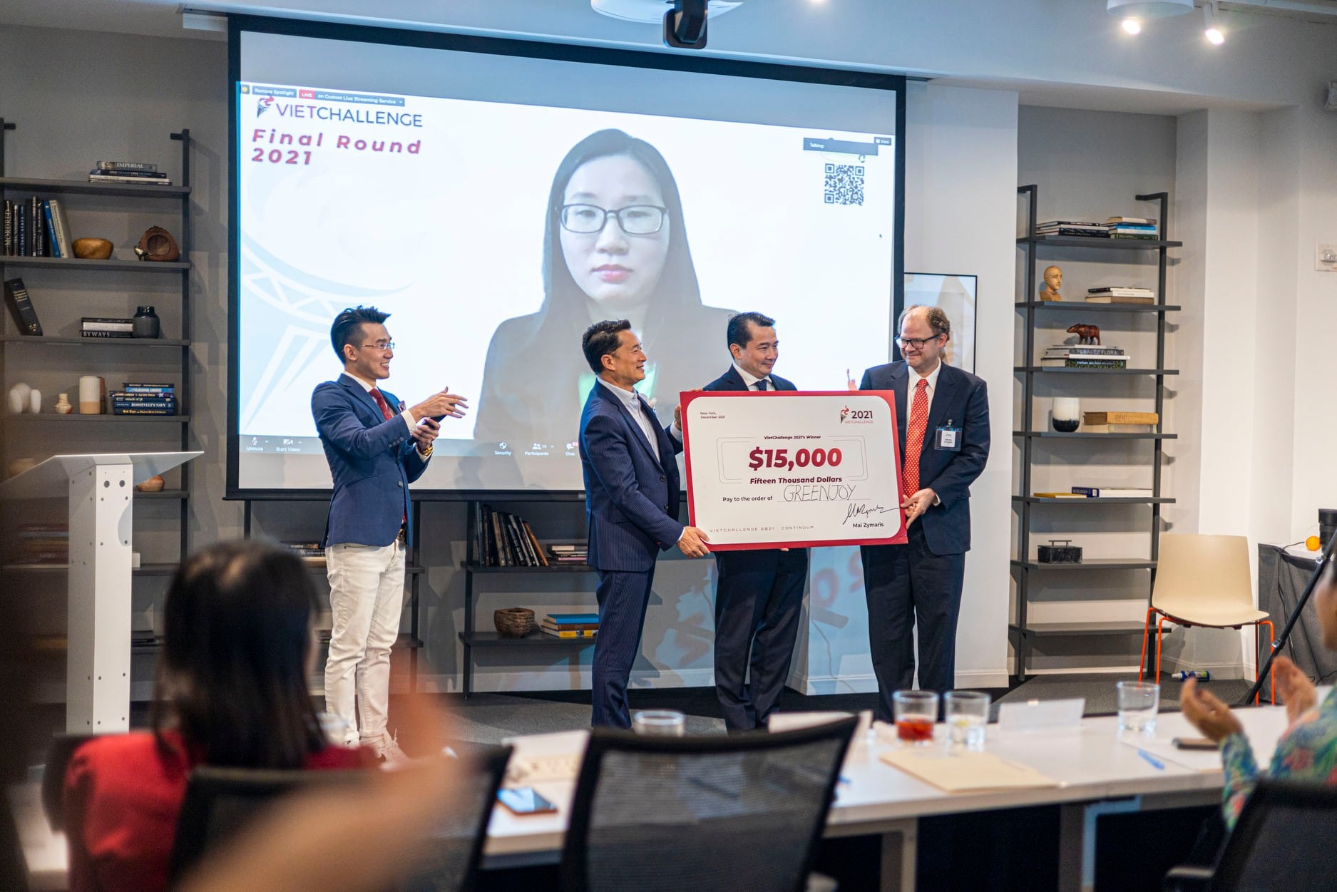 trao giai vietchallenge 2021 anh 1