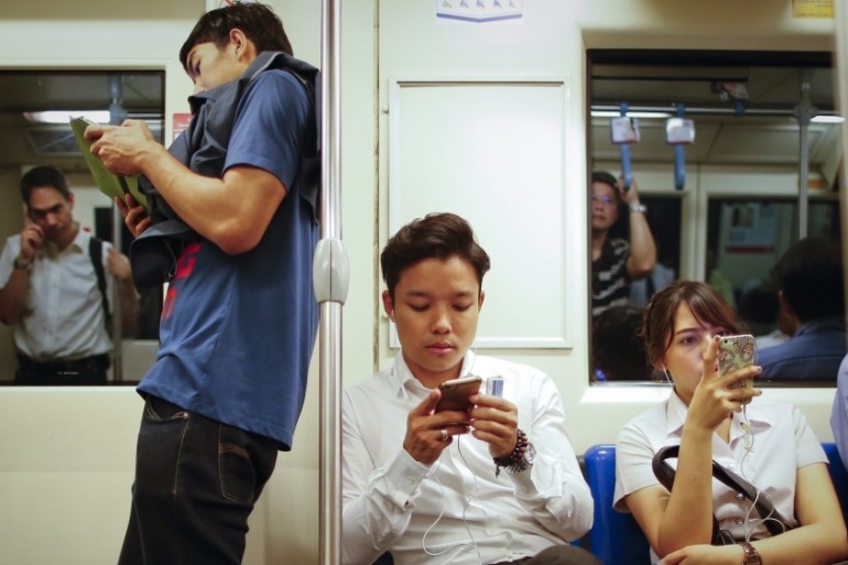 Hang cong nghe thich ung voi xu huong lam viec moi hinh anh