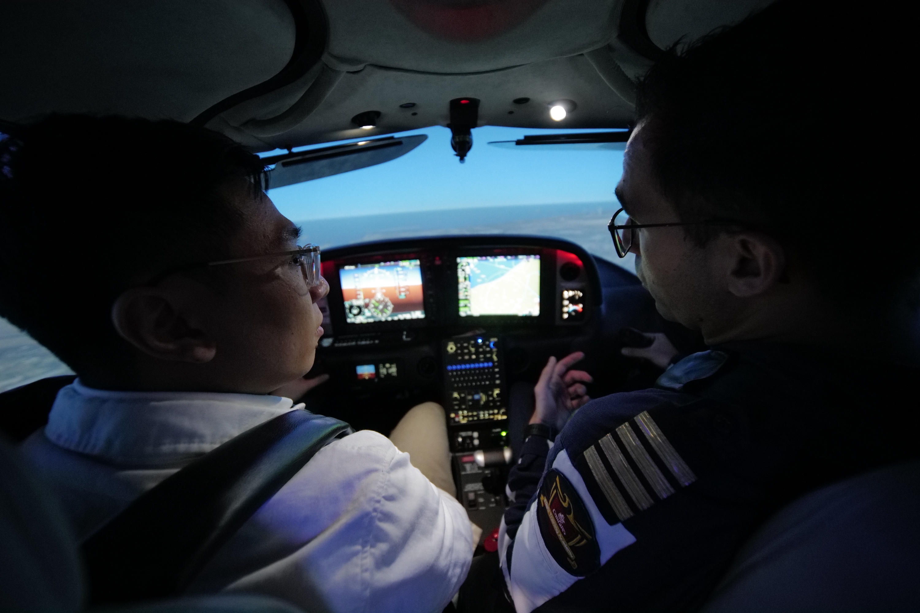 buon gia lap may bay anh 9