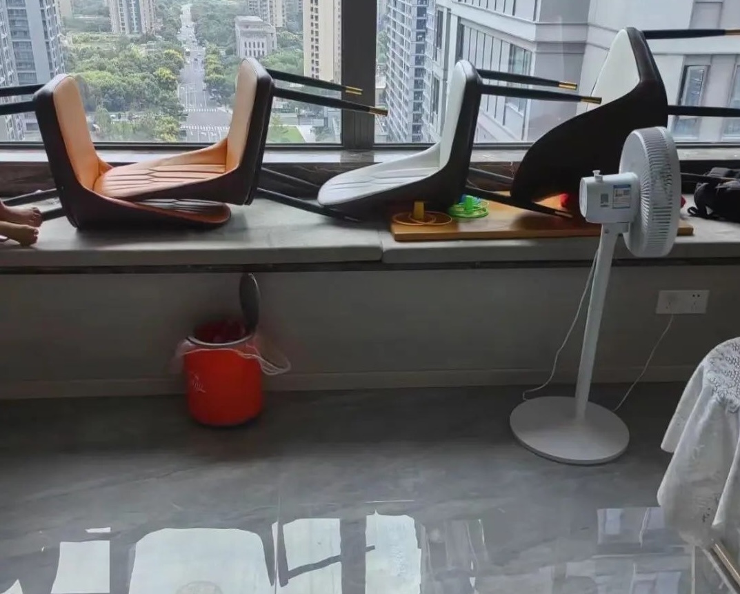 nen mua robot hut bui anh 2