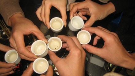 Hai nguoi dan ong tu vong sau cuoc nhau hinh anh