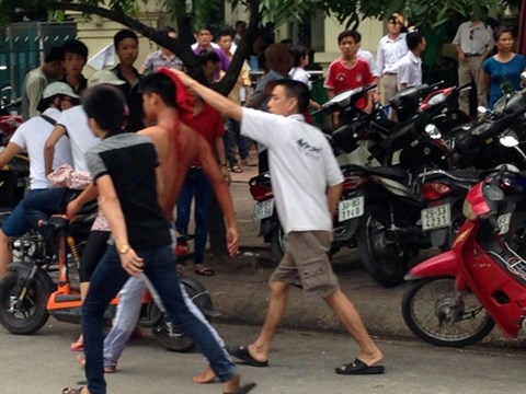 Nam thanh nien bi dam chet o tiec tat nien hinh anh