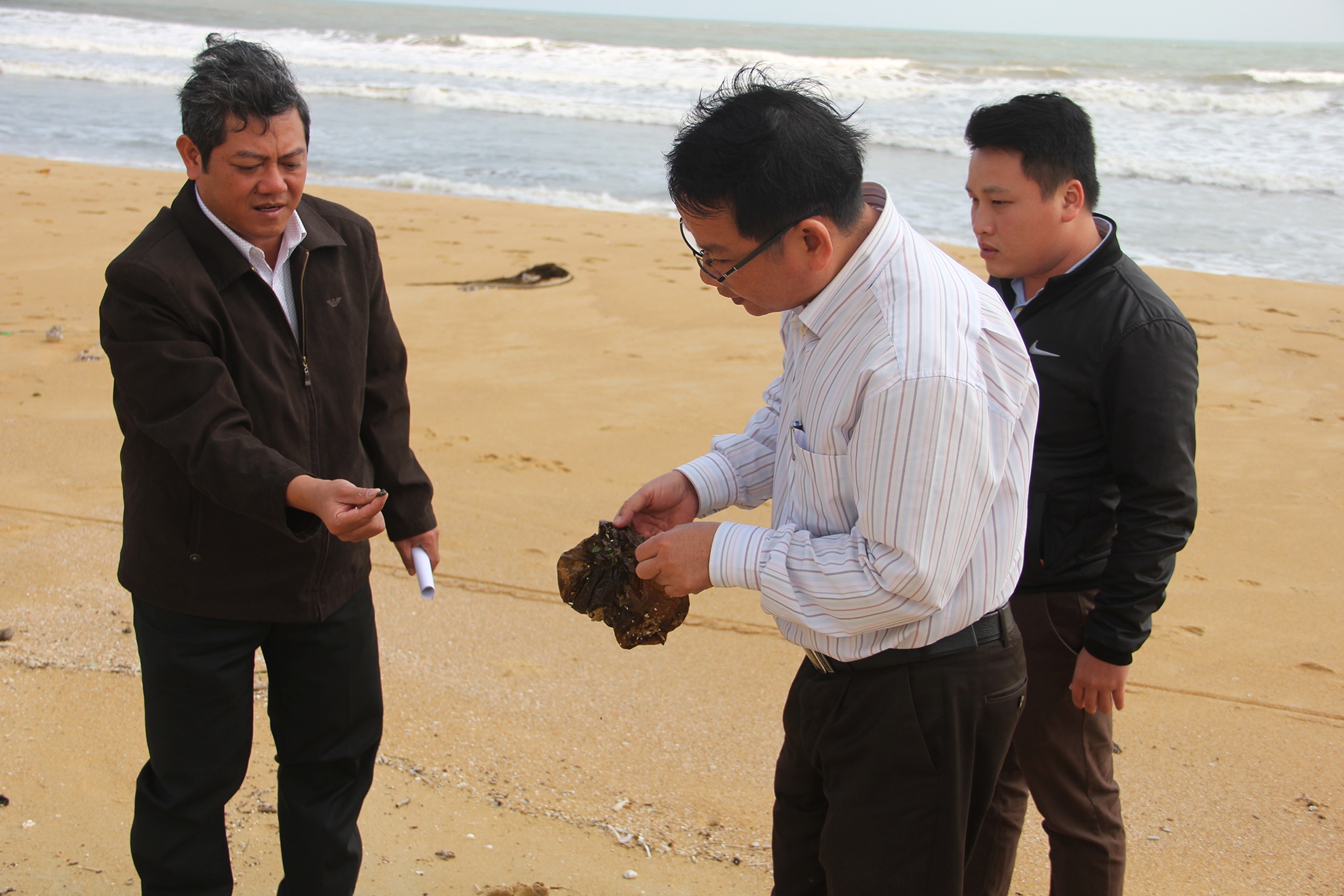 rac thai chu Trung Quoc dat bo bien Quang Nam anh 10