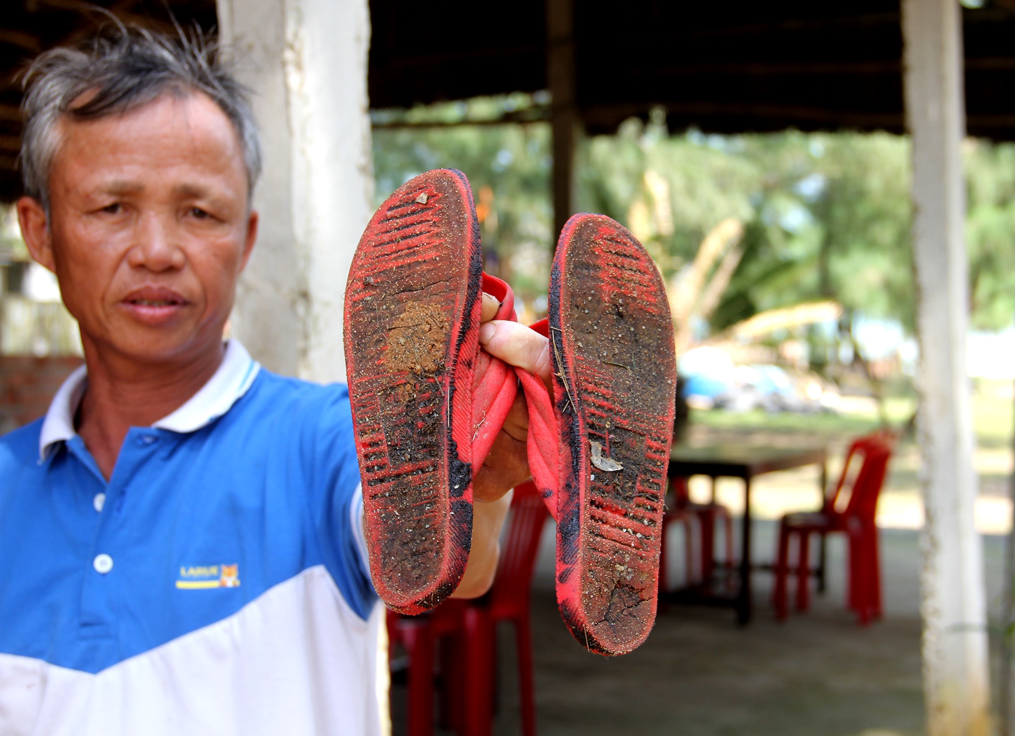 Hang tram tan rac, dau von cuc dat suot 7 km bo bien hinh anh