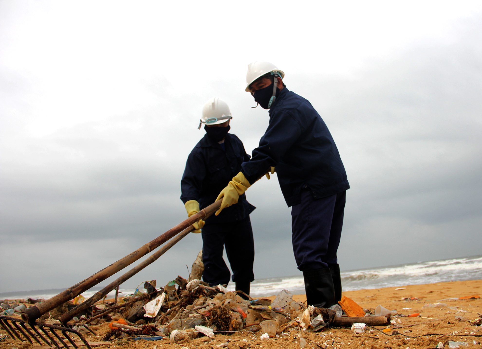 Sang cat loc dau hac dat bo o Quang Nam anh 1