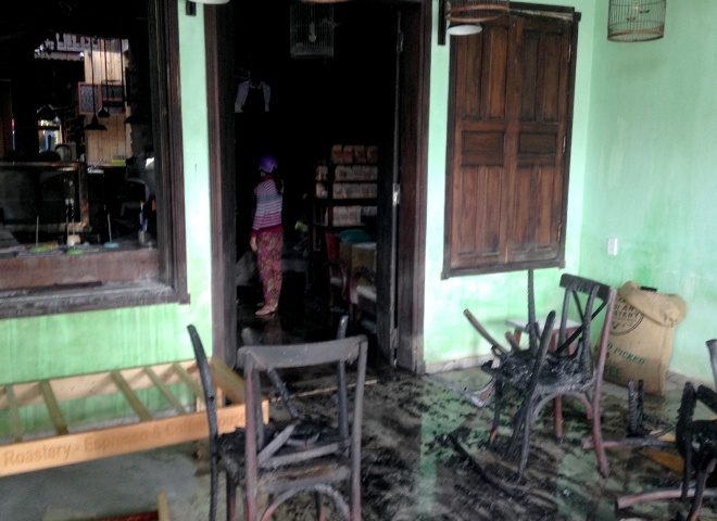 Chay nha o pho co Hoi An hinh anh