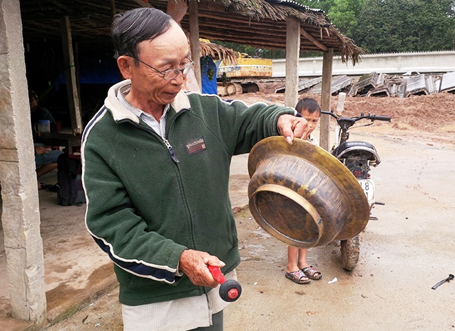 Đàn voi 7 con xuất hiện ở Quảng Nam ảnh 2 Dan voi 7 con xuat hien o Quang Nam anh 2