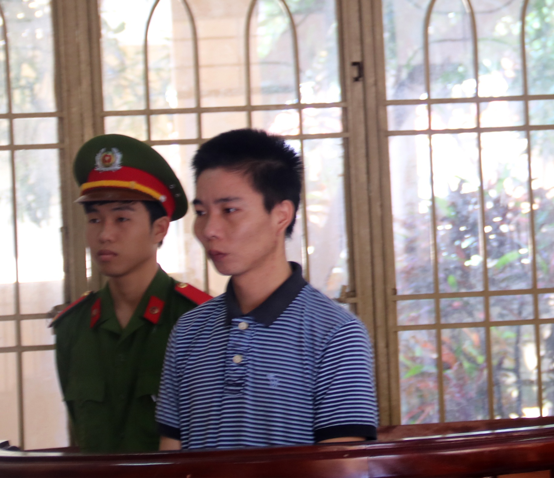 Khong doi duoc tien luong, sat hai chu thau hinh anh
