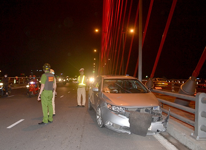 Bon nguoi bi thuong sau 2 vu tai nan lien tiep hinh anh