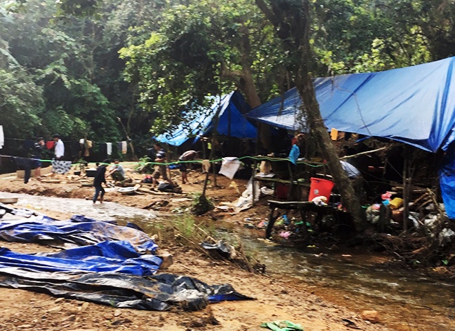 Hon 100 phu vang bi day duoi khoi mo vang Bong Mieu hinh anh