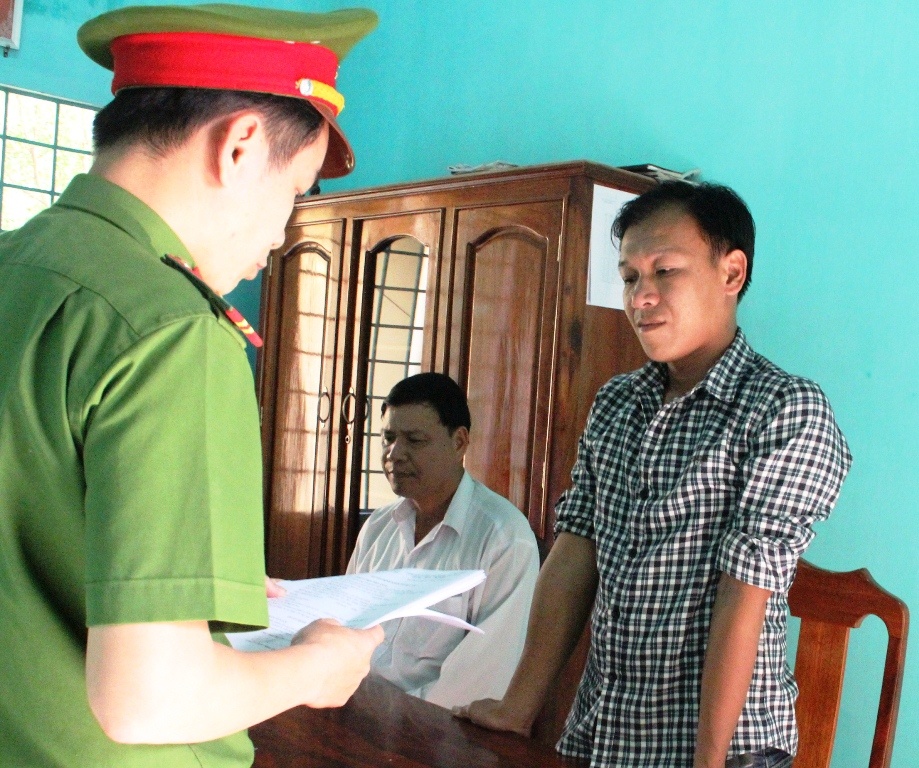 Tai xe xe bien xanh bi bat sau 3 thang lan tron hinh anh