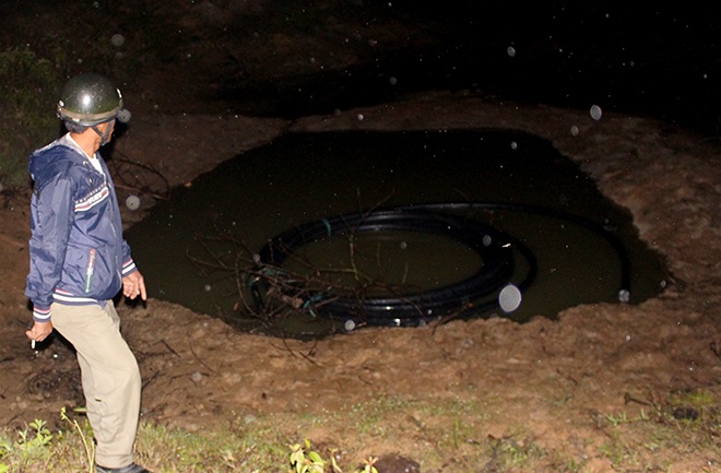 Roi xuong ho nuoc sau, 2 anh em thuong vong hinh anh