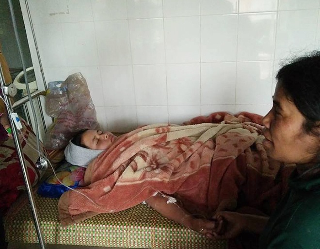 Nguoi phu nu an la ngon tu tu vi buon chuyen gia dinh hinh anh