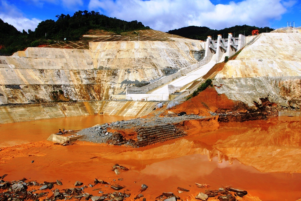 Nguoi dan ong tu vong duoi ho thuy dien Song Bung 2 hinh anh