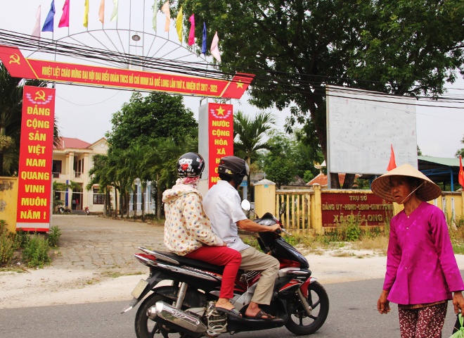 Cả nhà làm quan xã chỉ là ngẫu nhiên ảnh 2 Ca nha lam quan xa chi la ngau nhien anh 2