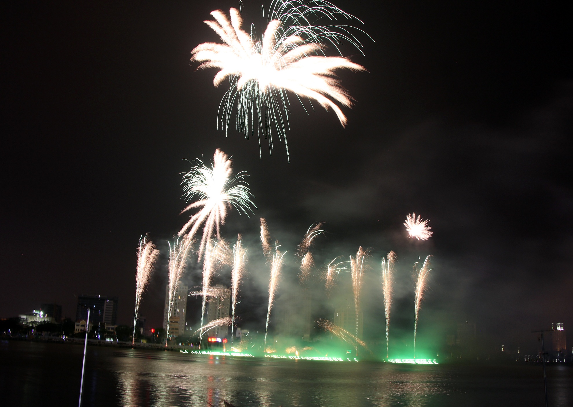 Pháo hoa Quốc tế Đà Nẵng ảnh 6 Phao hoa Quoc te Da Nang anh 6