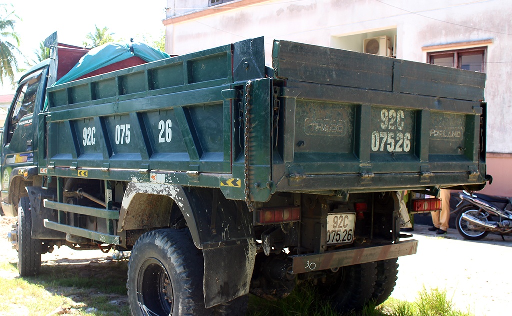 Sau tai nan chet nguoi, tai xe lai xe tai bo tron giua dem hinh anh