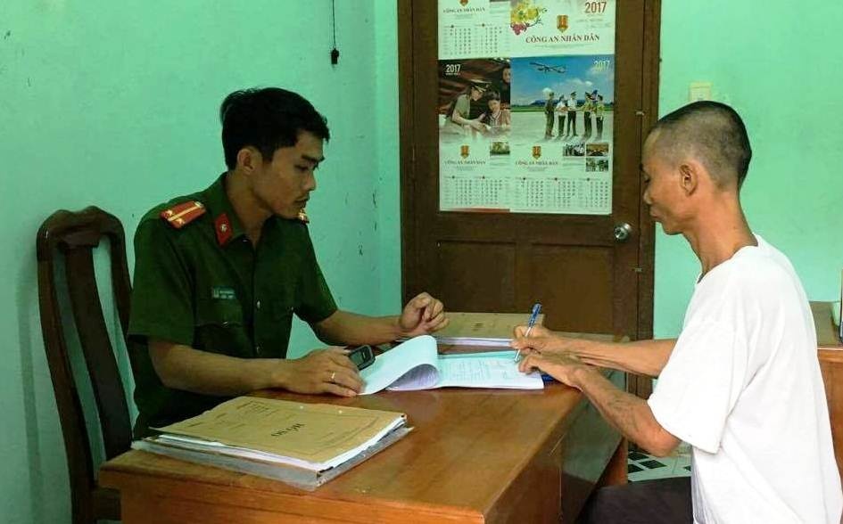Lo chuyen hiep dam con gai hang xom sau chau nhau hinh anh